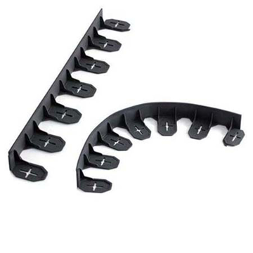 Fleksibilni PVC ivičnjak dužine 60 cm postavljen uz travnjak i cvetnu leju